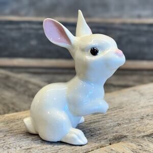Retired Hagen-Renaker DW Baby Rabbit Facing Right White Glossy Figurine, 2.75"